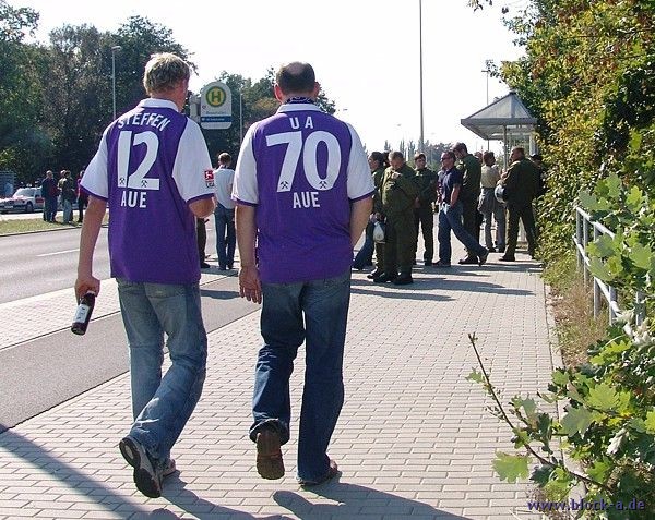 Aue-Fans und Bodenpersonal